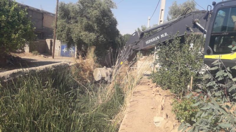 عملیات لایروبی کانال‌های محدوده باشگاه سوارکاران توسط شهرداری مسجدسلیمان