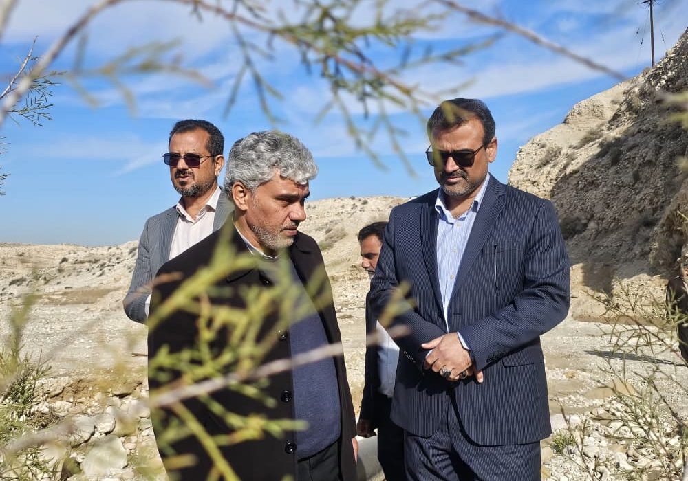 بازدید مدیرکل بحران استانداری و مسئولان وزارت کشور از تأسیسات آبرسانی آسیب‌دیده از سیل آذرماه ۱۴۰۴