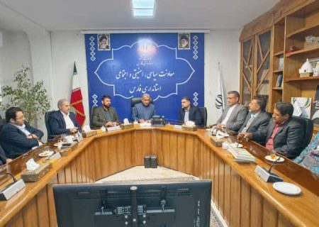 احزاب باید بین مردم و حاکمیت نقش واسطی آگاهانه و صادقانه ایفا کنند