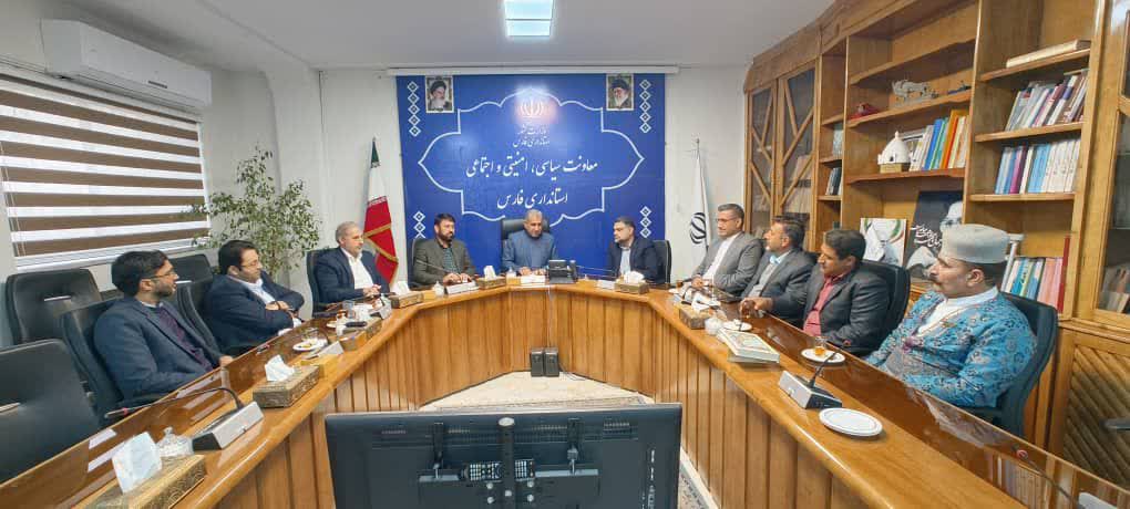 احزاب باید بین مردم و حاکمیت نقش واسطی آگاهانه و صادقانه ایفا کنند