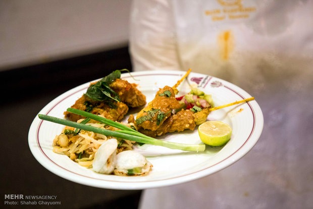 حذف «سلامت» از سفره غذایی ایرانی‌ها / گرایش به سرطان خوری