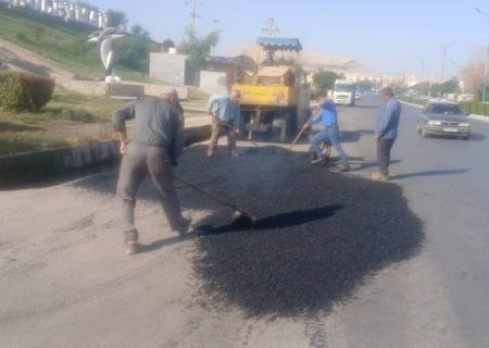 اجرای عملیات بهسازی و لکه‌گیری آسفالت در مناطق مختلف مسجدسلیمان