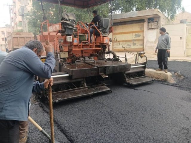 اقدام عمرانی شهرداری مسجدسلیمان در منطقه دره اشکفت با اجرای آسفالتریزی معابر