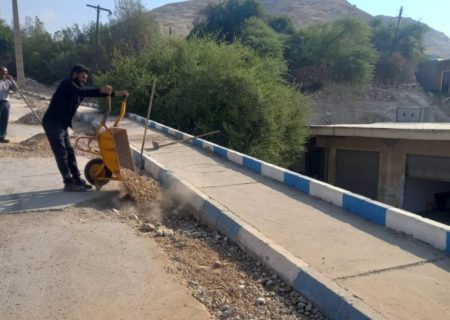 زیرسازی نوار حفاری مسیرهای شیخ مندنی و نفتک انجام شد