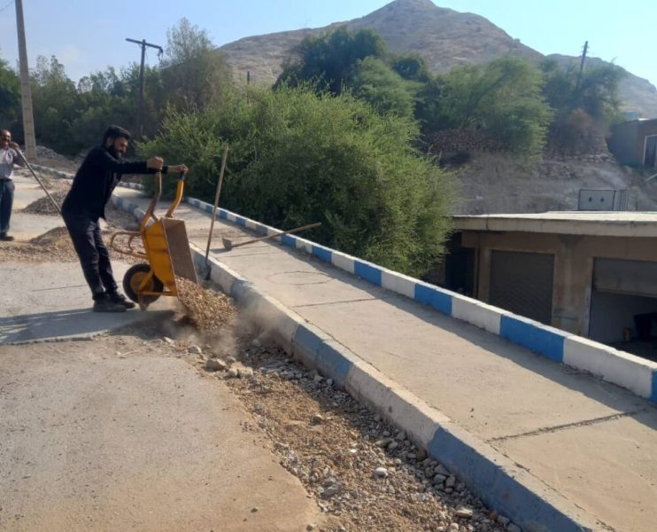 زیرسازی نوار حفاری مسیرهای شیخ مندنی و نفتک انجام شد