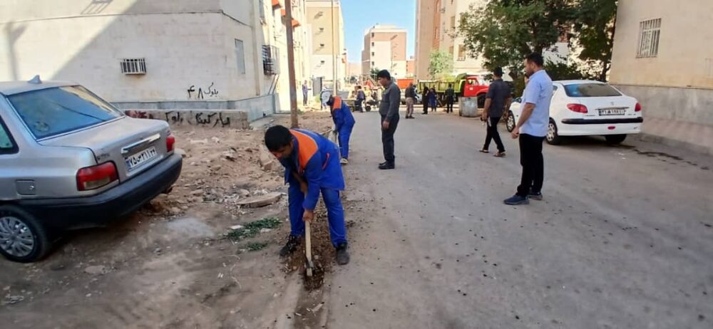 پاکسازی و هرس فضای سبز و درختان شهرک ولیعصر در پاسخ به مطالبه ساکنان