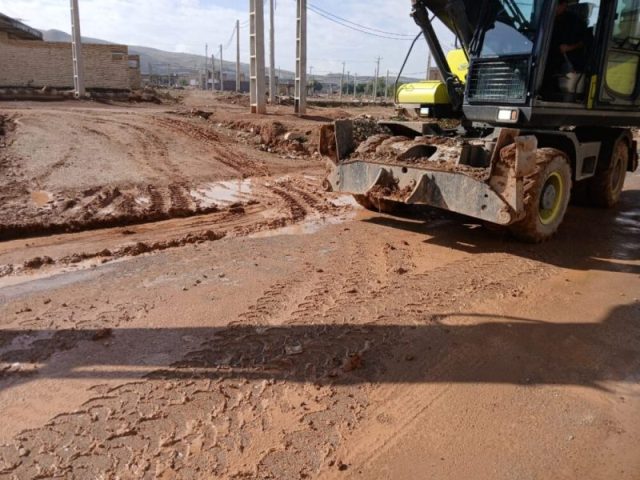 پاکسازی و لایروبی خیابان‌های مسجدسلیمان پس از بارندگی سیل آسا