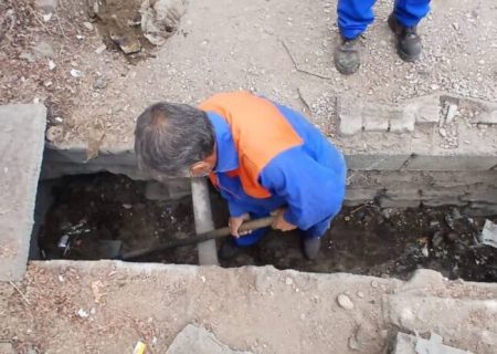 لایروبی مستمر کانال‌های سطح شهر مسجدسلیمان در دستور کار روزانه شهرداری