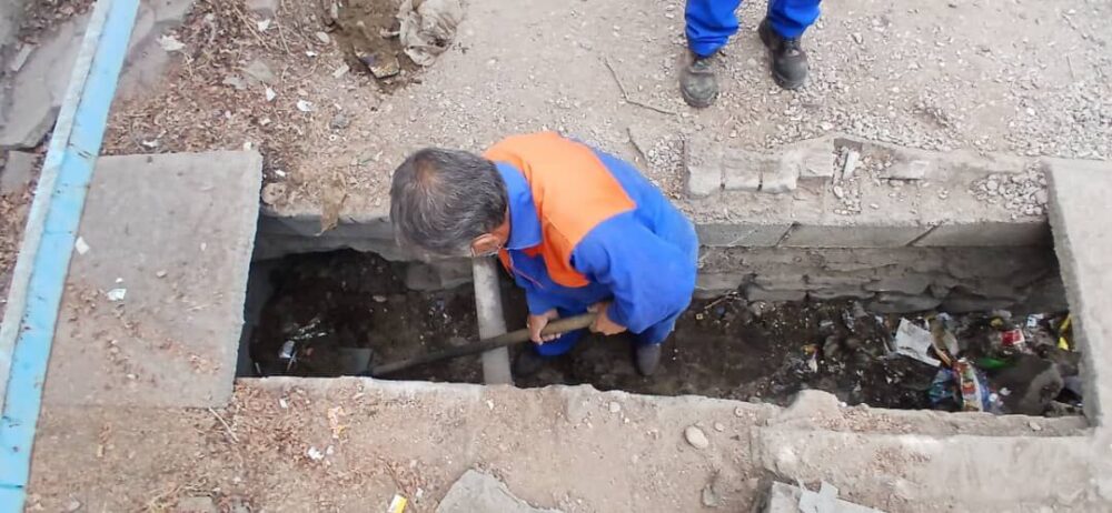 لایروبی مستمر کانالهای سطح شهر مسجدسلیمان در دستور کار روزانه شهرداری