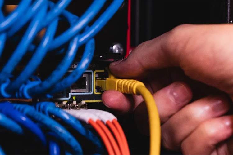 خبرگزاری فارس: یکی دو هفته دیگر در مورد دسترسی به اینترنت تصمیمگیری میشود