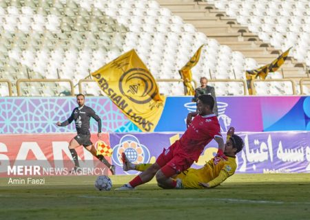 اتفاقات هفته شانزدهم لیگ فوتبال؛ استقلال و پرسپولیس تعارف سپاهان را رد کردند/ تراکتور جان بردن نداشت