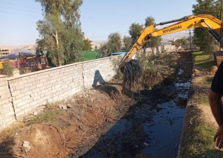 لایروبی کانال جنب پایانه ولیعصر در مسجدسلیمان