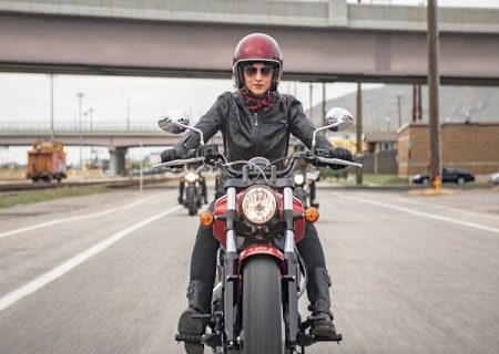 پایان انتظاری طولانی؛ زنان گواهینامه موتور می گیرند