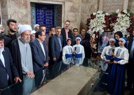آرامگاه سعدی در شیراز گلباران شد