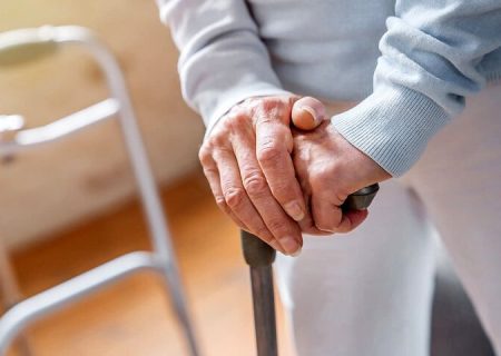 آنچه باید از «پارکینسون» بدانیم؛ از علائم بیماری تا درمان
