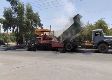 آسفالت به یکی دیگر از شریان‌های پرتردد مسجدسلیمان رسید؛ آغاز فاز نخست عملیات آسفالت محور پنج بنگله به باشگاه مرکزی